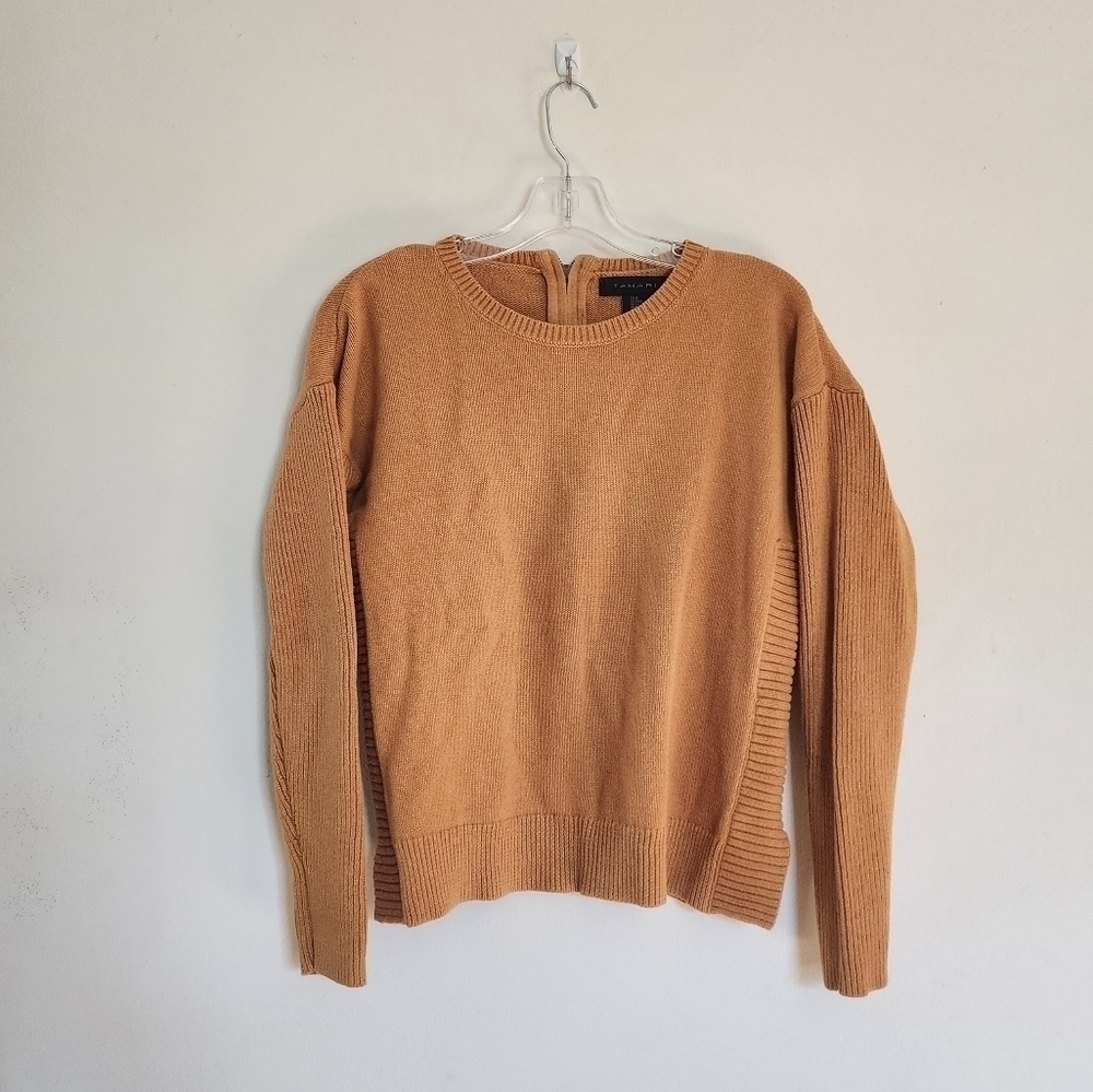 Tahari Ribbed Sides/ Sleeves With 1/4 Back Zip Sweater size Medium